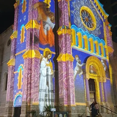 Bel Typique Proche Du Palais Et Plages *