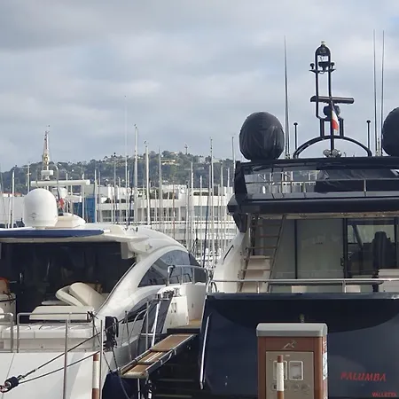 Bel Typique Proche Du Palais Et Plages *